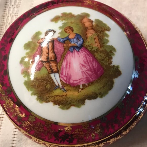Signed Vintage Limoges France Courting Couple Porcelain   Jewelry/trinket Box - Picture 2 of 5